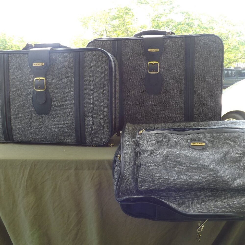 Fifth Avenue Luggage Set 3 piece, nesting luggage. Original Vintage.